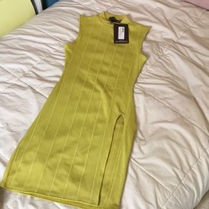 DEEP SLIT LIME DRESS